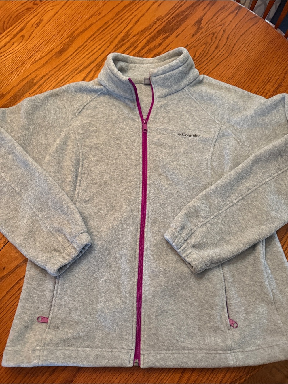 Columbia Women’s Light Gray Fleece Jacket with Purple Zip XL non smoking home